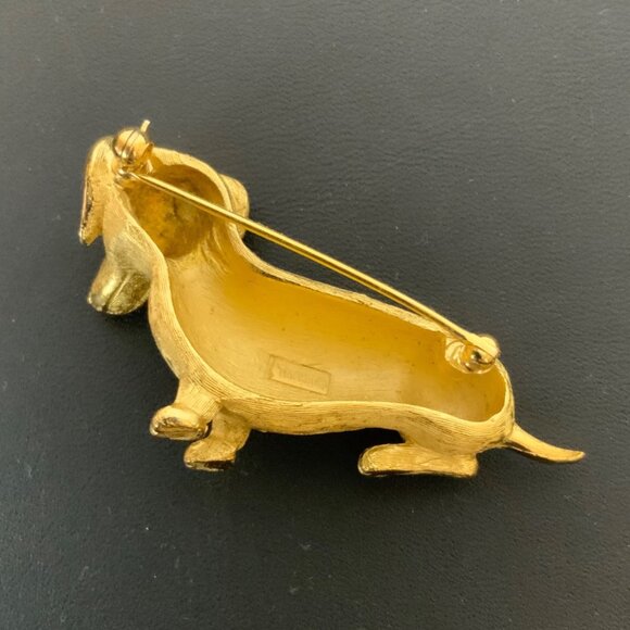 Vintage Crown Trifari Brushed Gold-Toned Dachshund Dog Brooch Pin - Picture 2 of 6